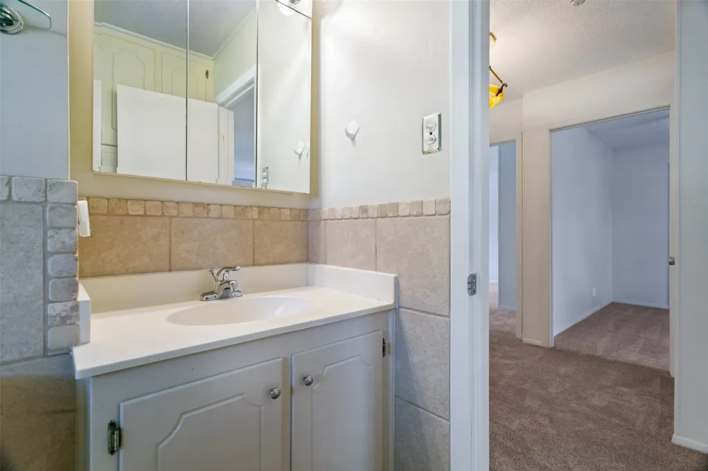 412 Franklin Drive Euless TX 76040