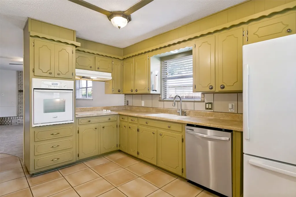 412 Franklin Drive Euless TX 76040