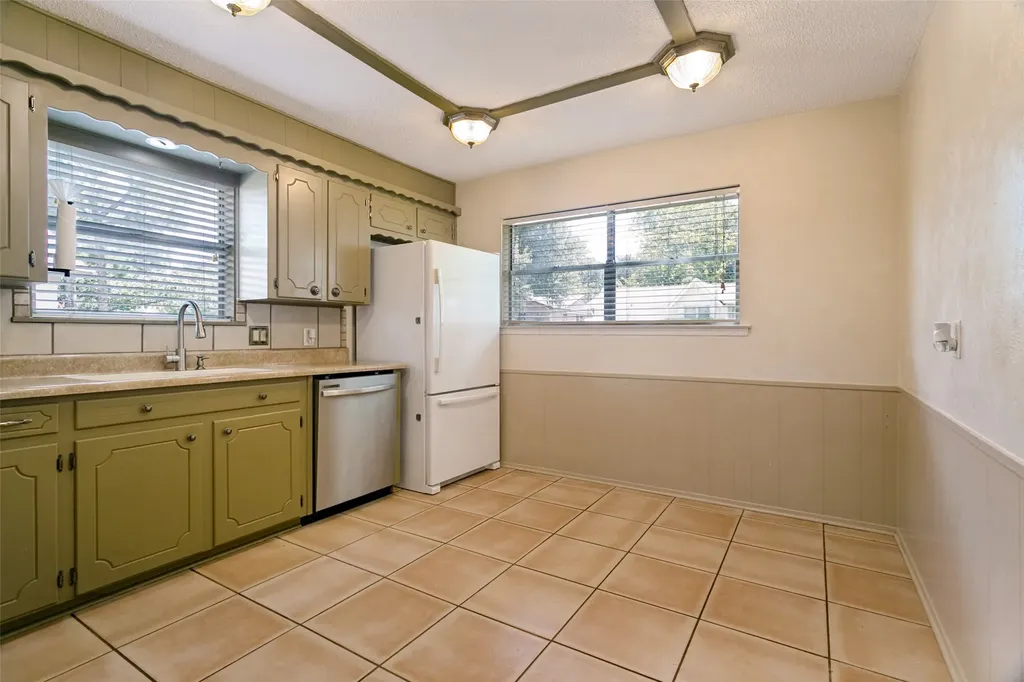 412 Franklin Drive Euless TX 76040
