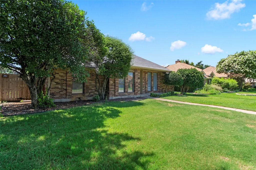 1924 Vera Cruz Drive Carrollton TX 75010