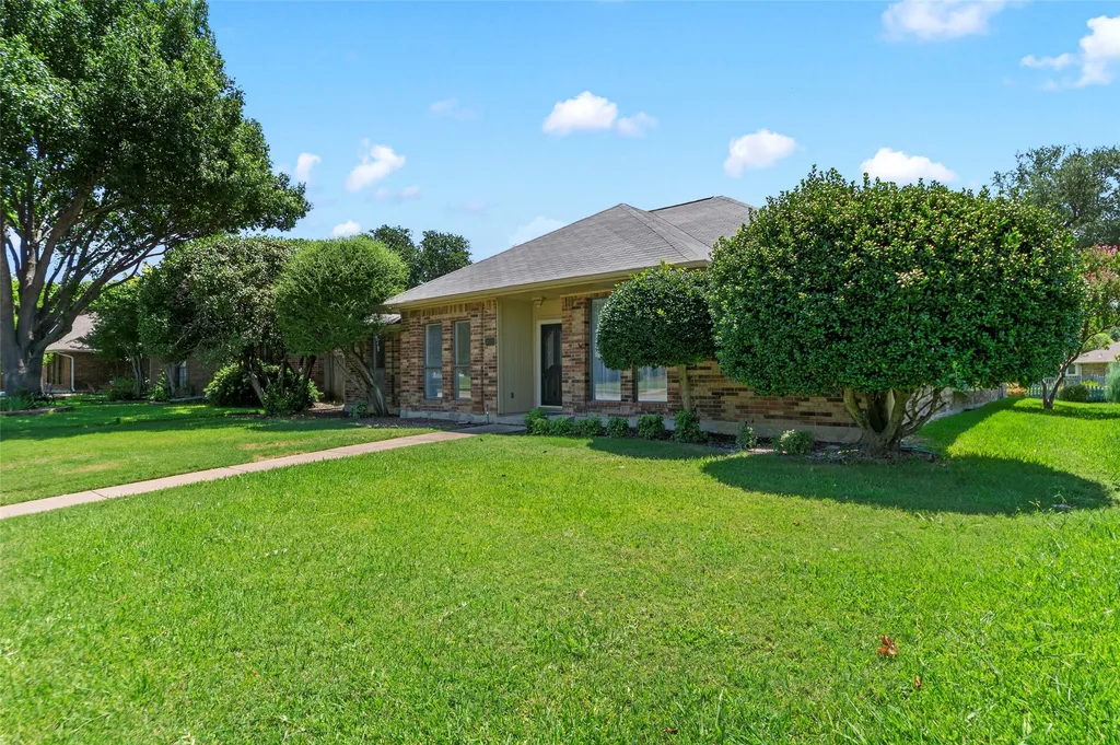 1924 Vera Cruz Drive Carrollton TX 75010