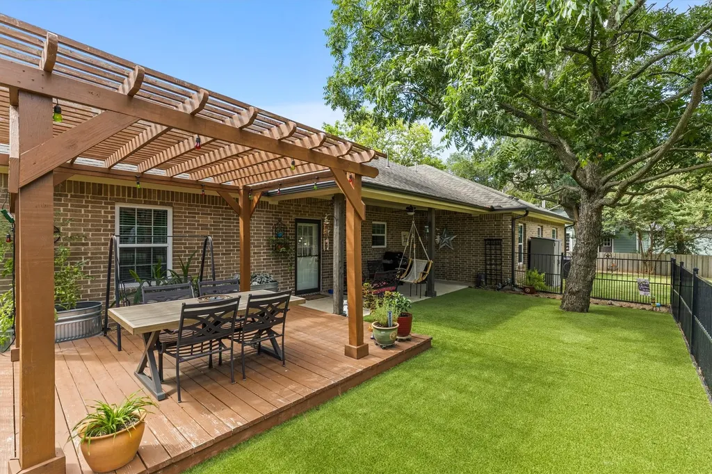 327 Walnut Street Terrell TX 75160