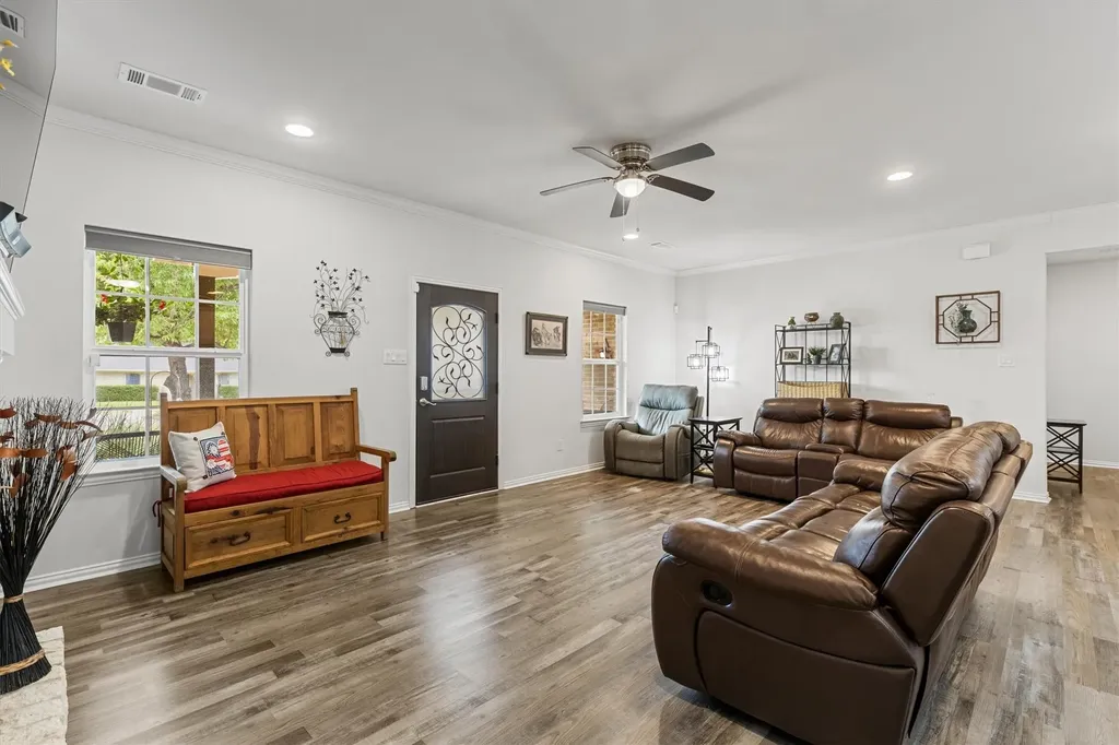 327 Walnut Street Terrell TX 75160