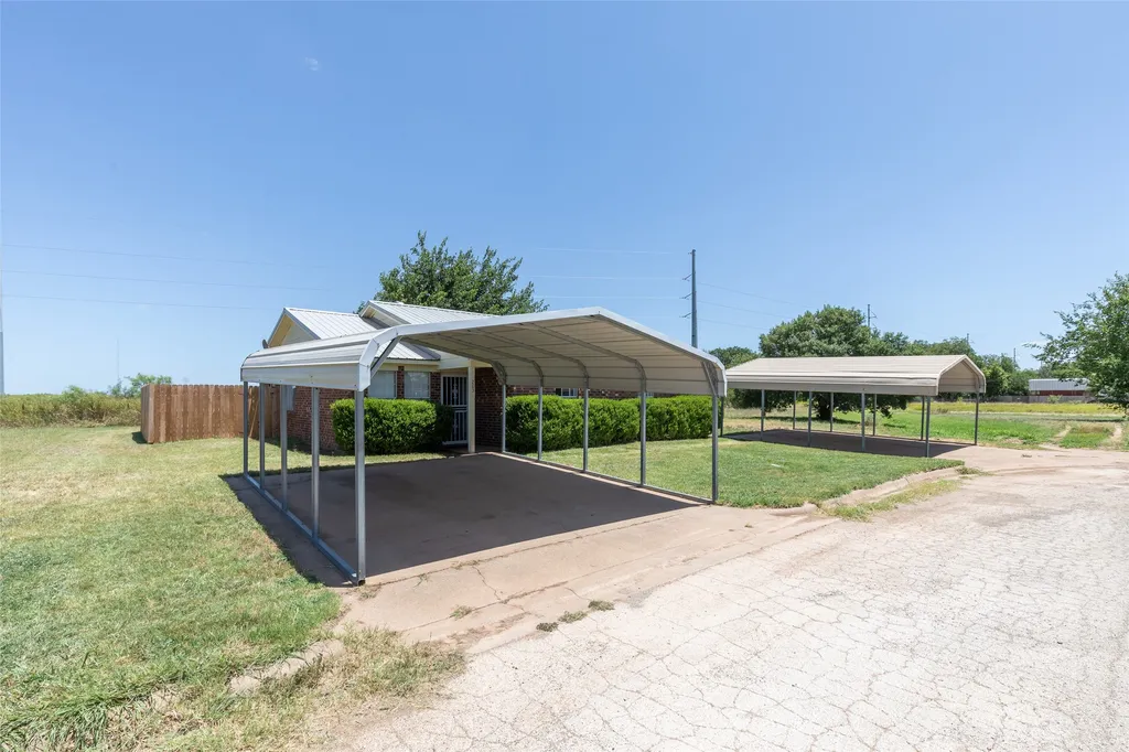 201 & 203 Bluebonnet Drive Winters TX 79567