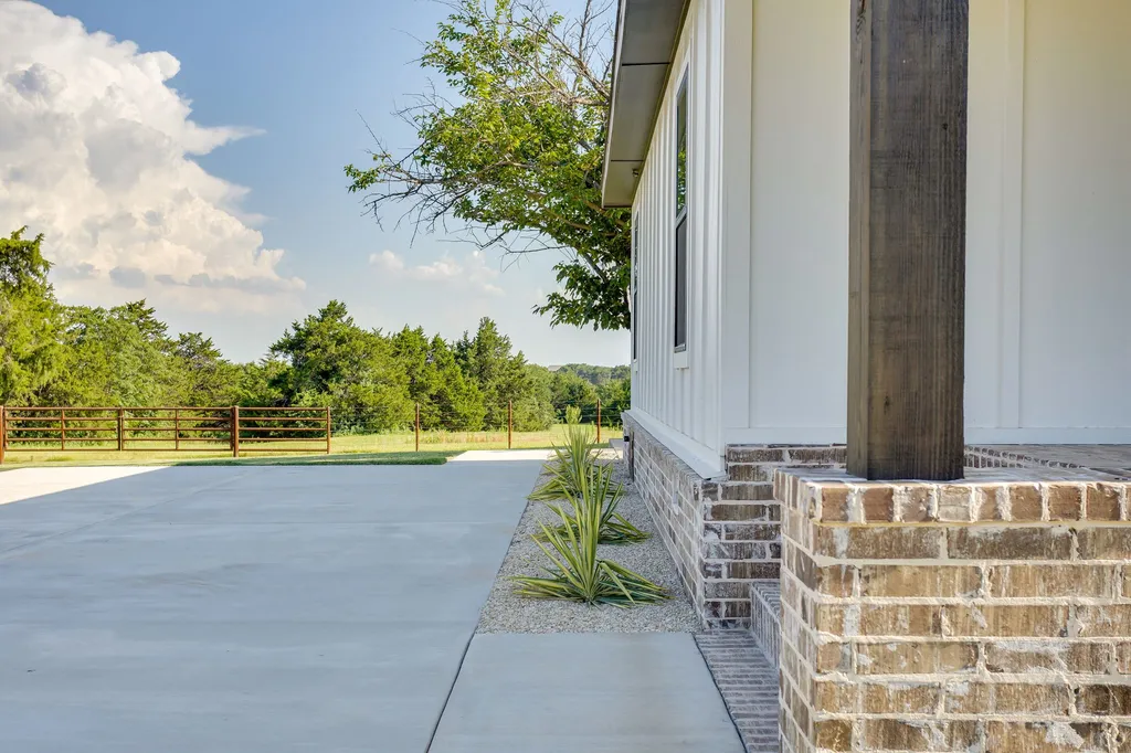 1778 County Road 217 Collinsville TX 76233