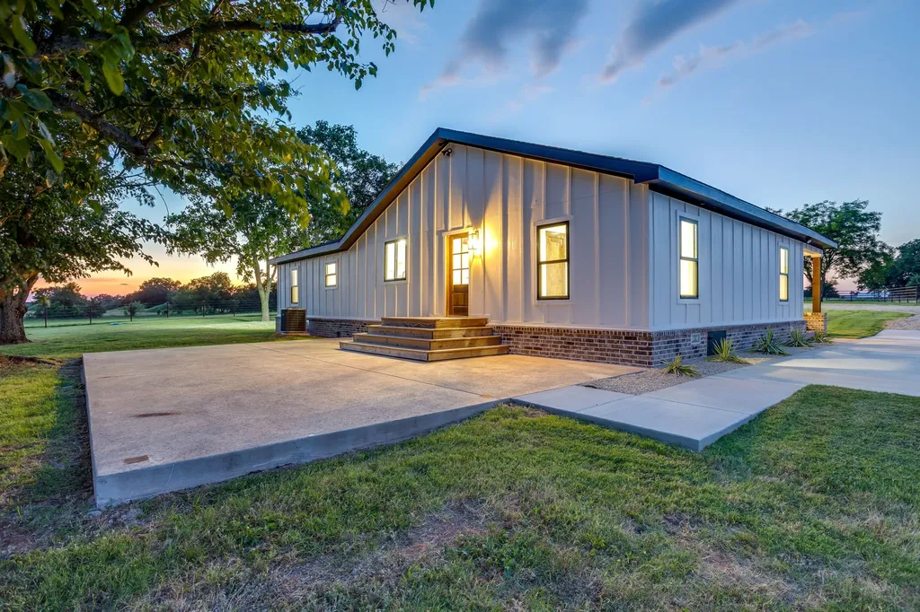 1778 County Road 217 Collinsville TX 76233