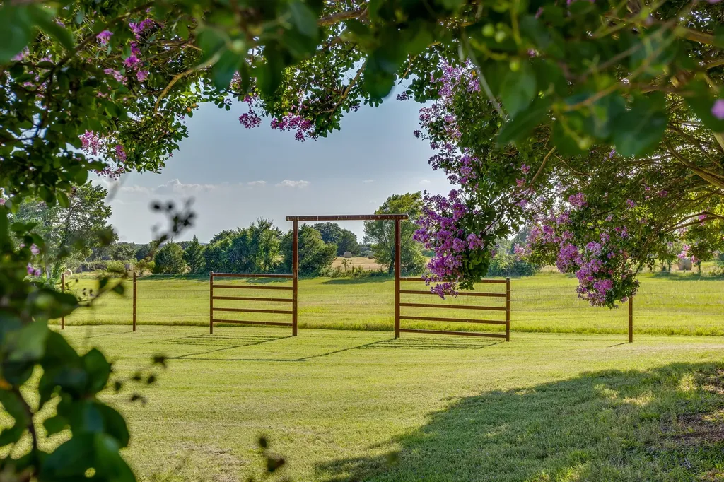 1778 County Road 217 Collinsville TX 76233