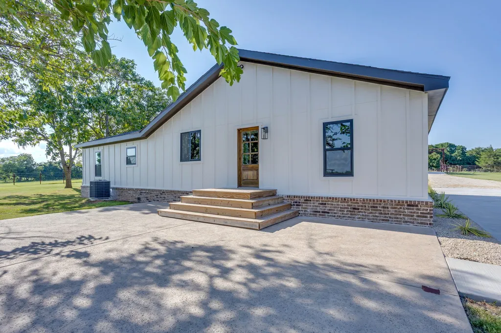 1778 County Road 217 Collinsville TX 76233