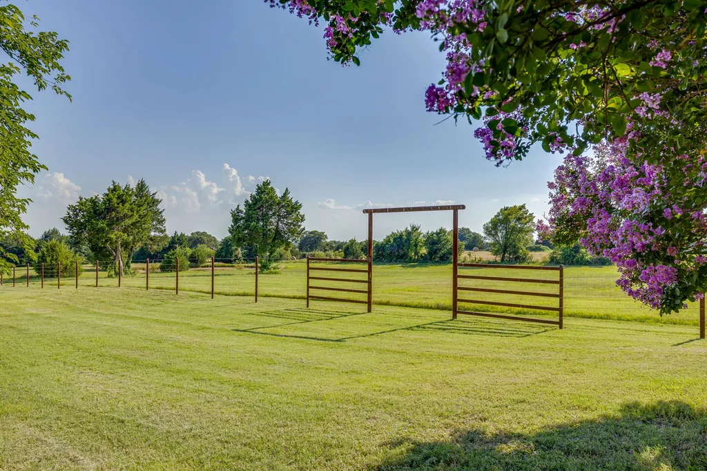 1778 County Road 217 Collinsville TX 76233