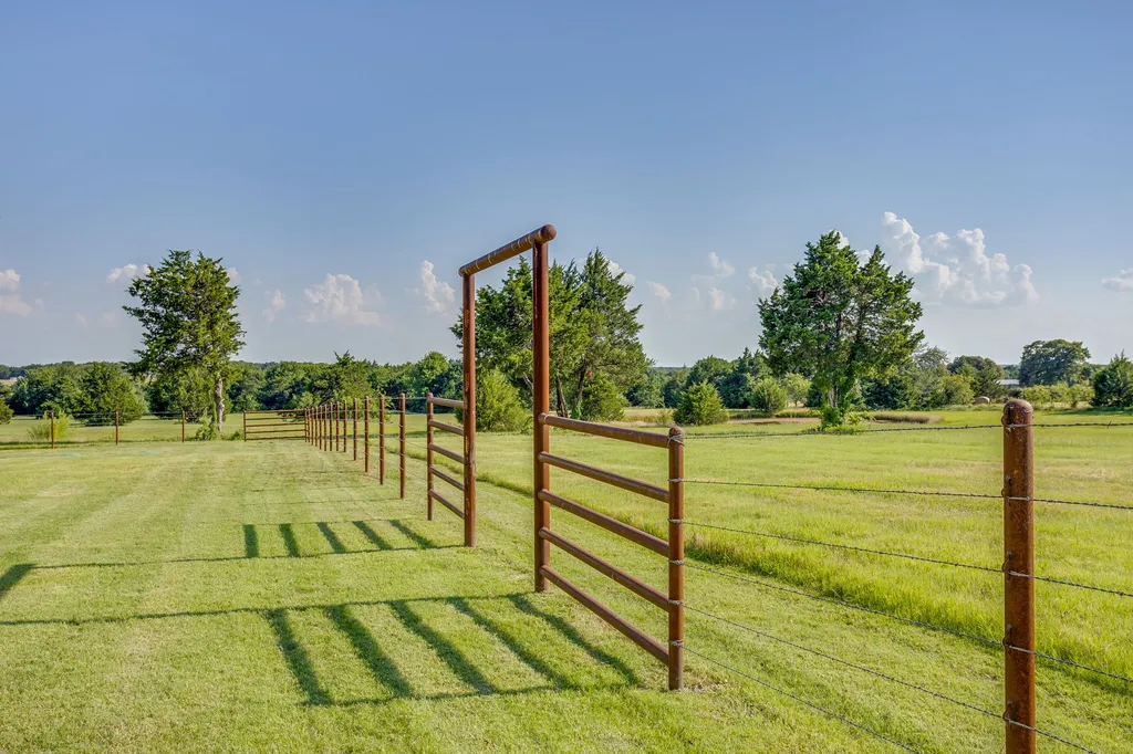 1778 County Road 217 Collinsville TX 76233
