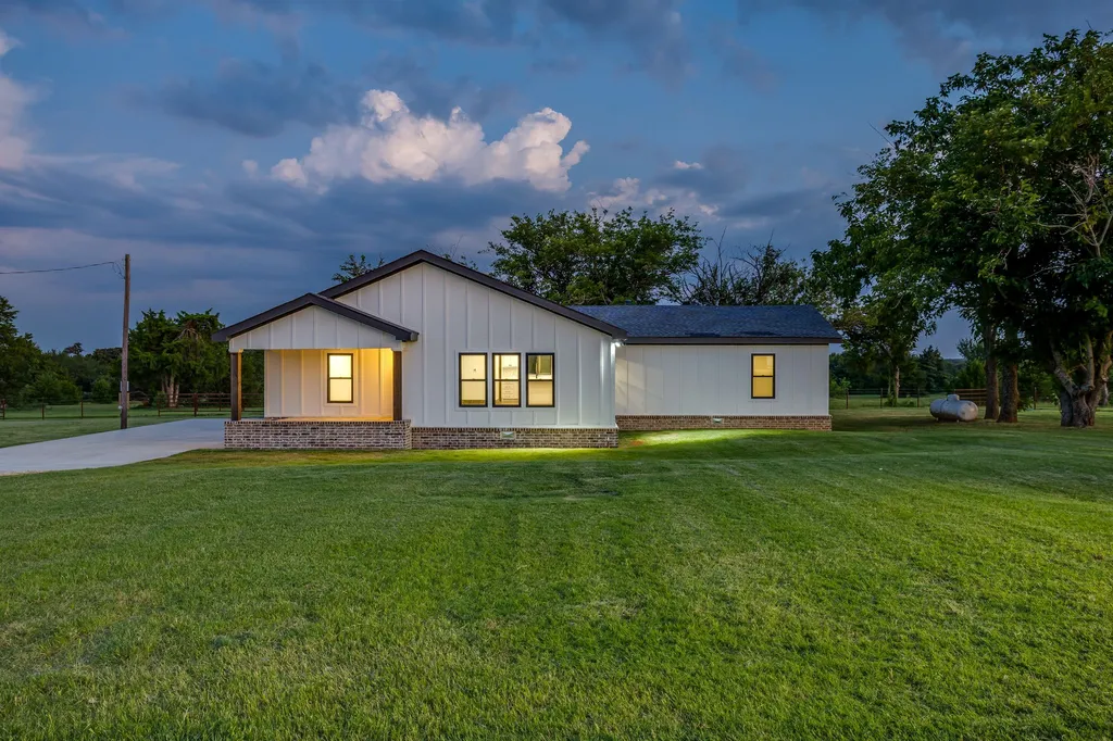 1778 County Road 217 Collinsville TX 76233