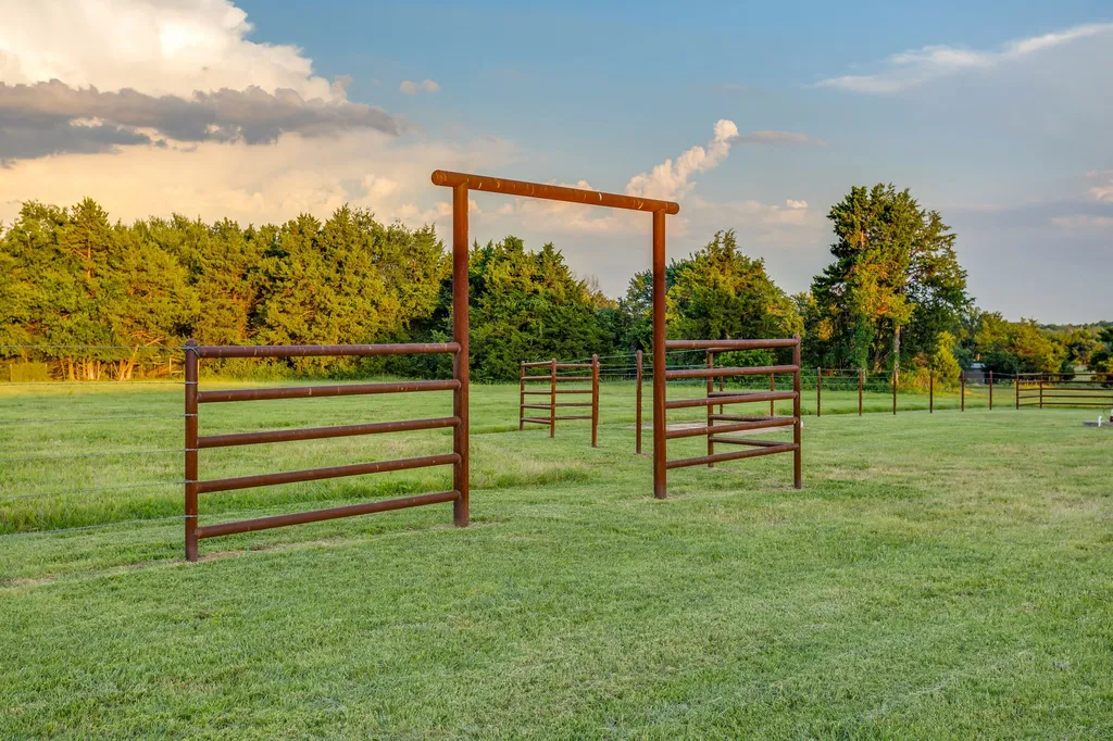 1778 County Road 217 Collinsville TX 76233