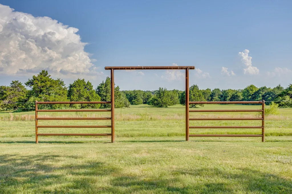 1778 County Road 217 Collinsville TX 76233