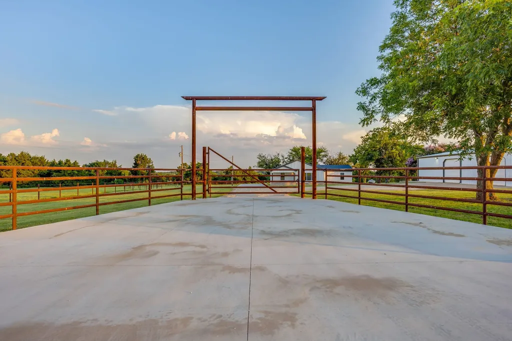 1778 County Road 217 Collinsville TX 76233