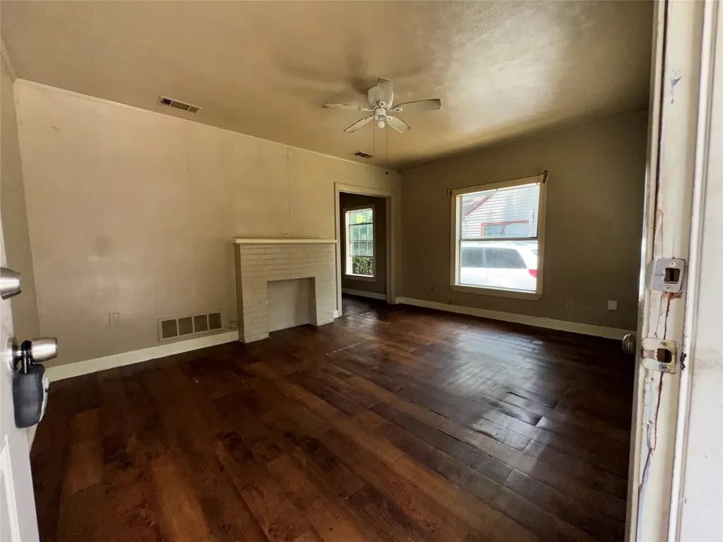127 Blevins Street Fort Worth TX 76111