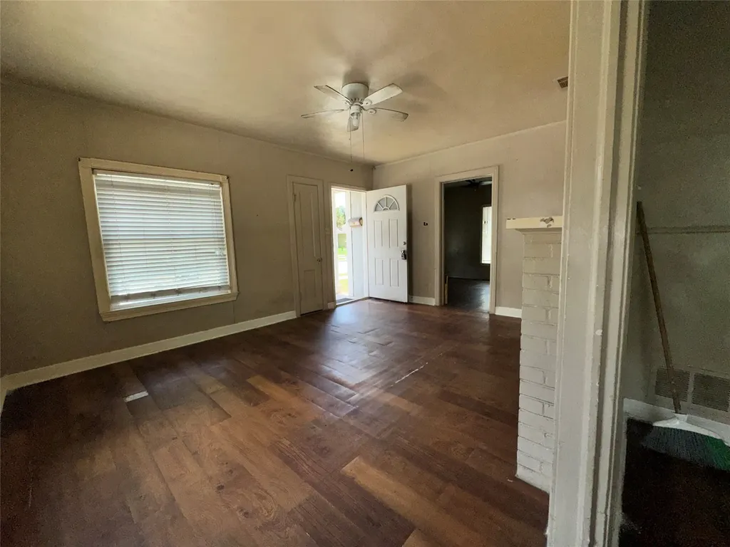 127 Blevins Street Fort Worth TX 76111