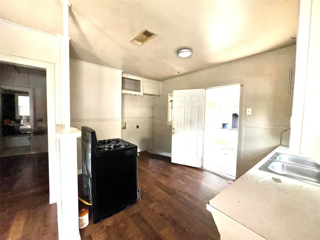 127 Blevins Street Fort Worth TX 76111