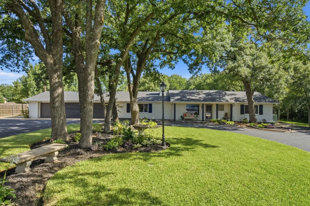 3001 Curry Road Arlington TX 76001