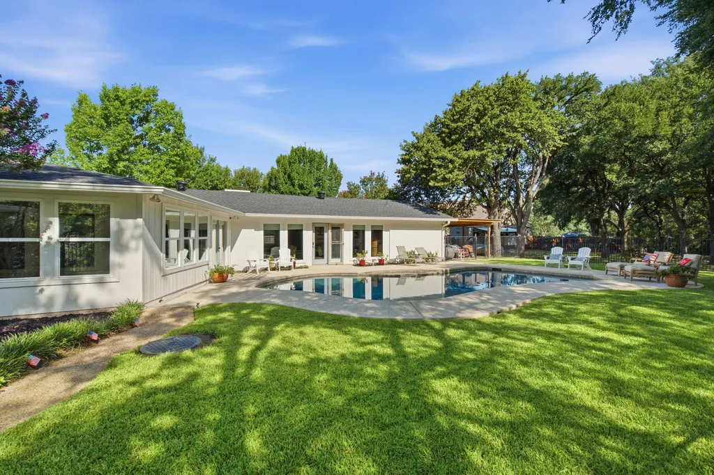 3001 Curry Road Arlington TX 76001