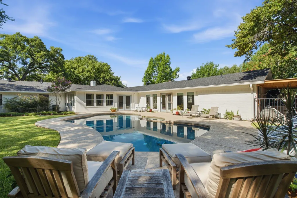 3001 Curry Road Arlington TX 76001