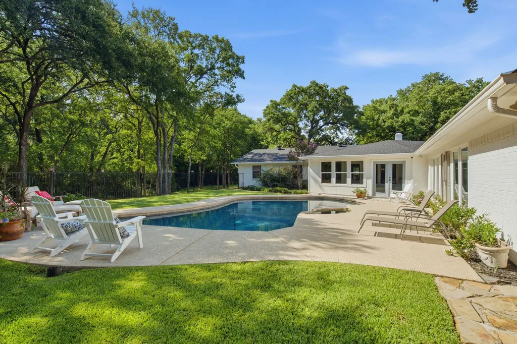 3001 Curry Road Arlington TX 76001