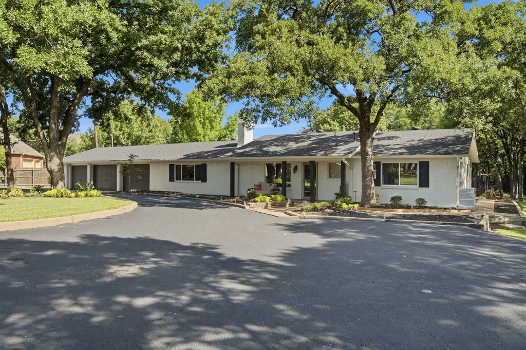 3001 Curry Road Arlington TX 76001