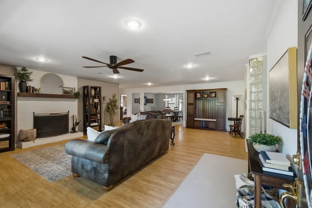 3001 Curry Road Arlington TX 76001