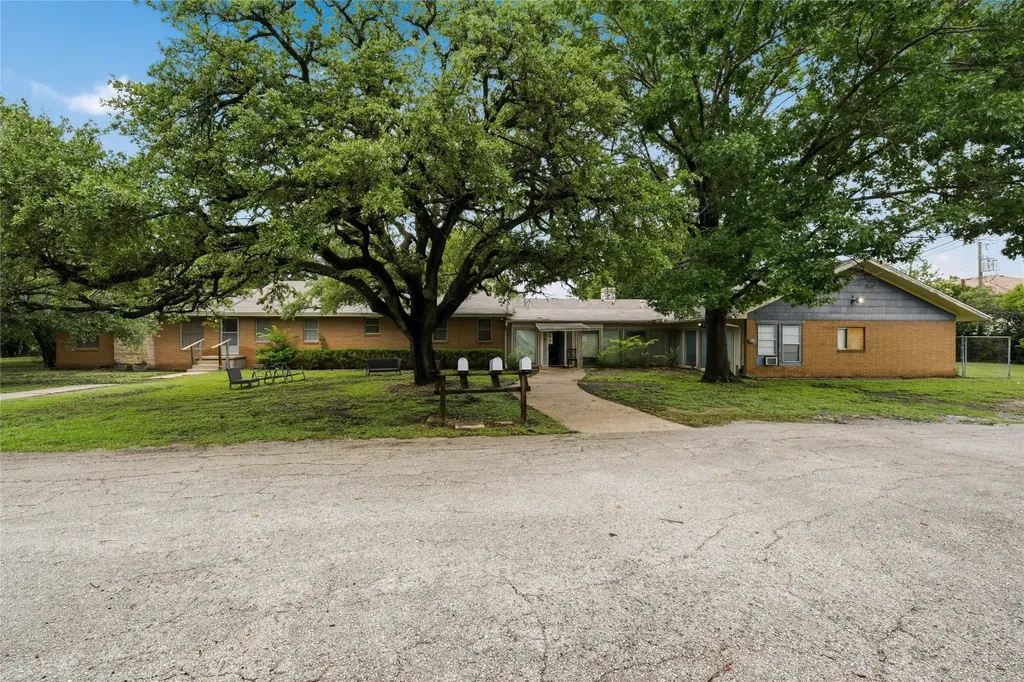 2323 N 39th Street Waco TX 76708
