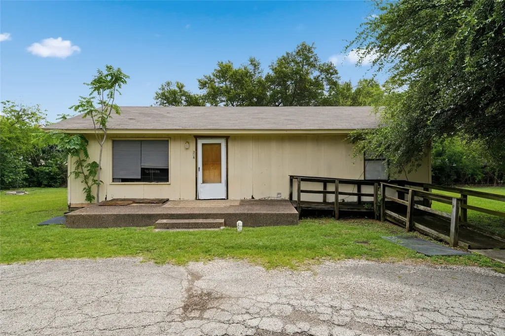 2323 N 39th Street Waco TX 76708