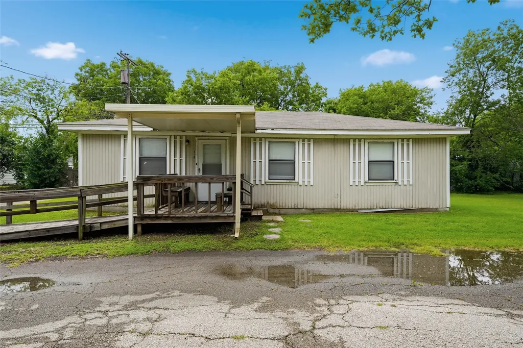2323 N 39th Street Waco TX 76708
