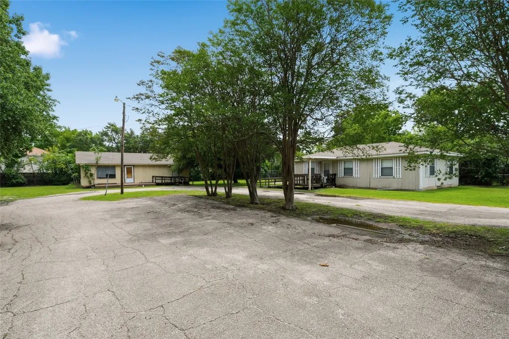 2323 N 39th Street Waco TX 76708