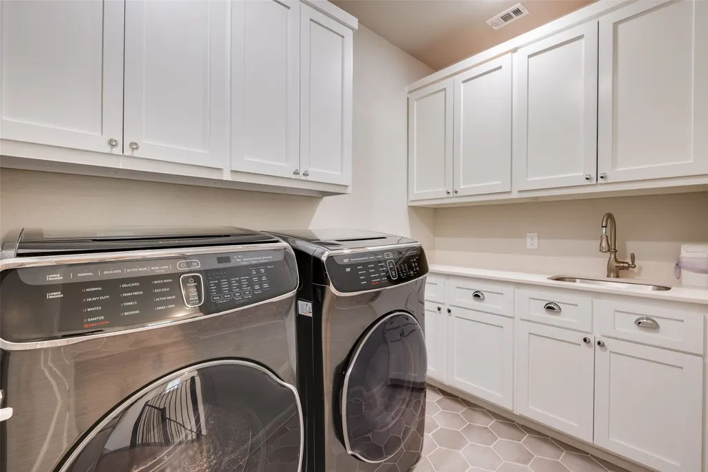7124 Soto Street Dallas TX 75223