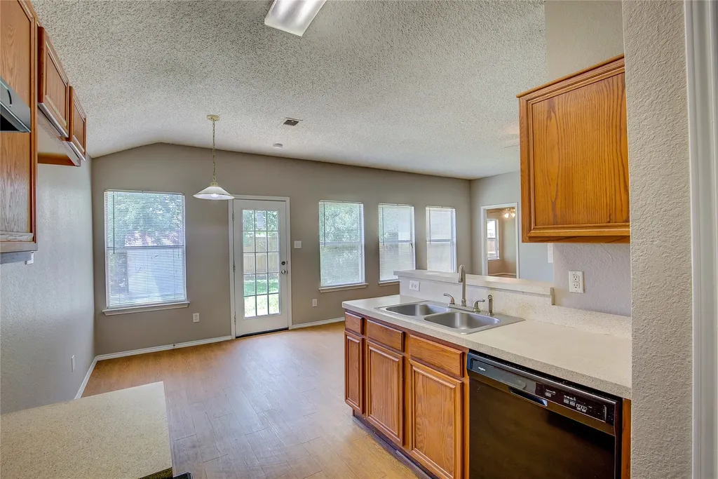 2363 Laurelhill Lane Fort Worth TX 76133