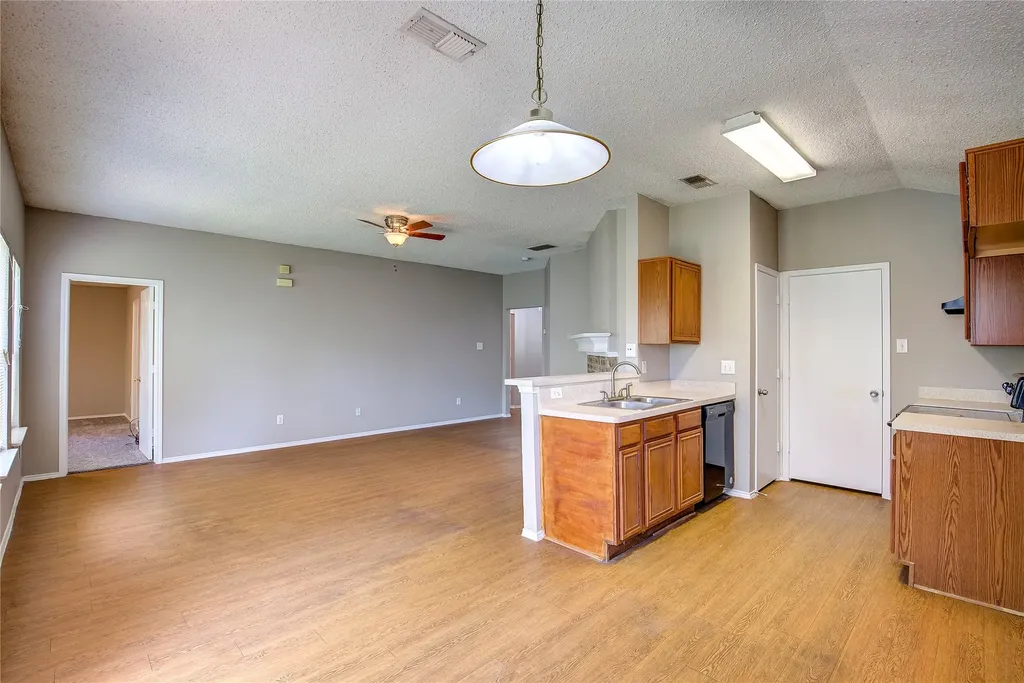 2363 Laurelhill Lane Fort Worth TX 76133