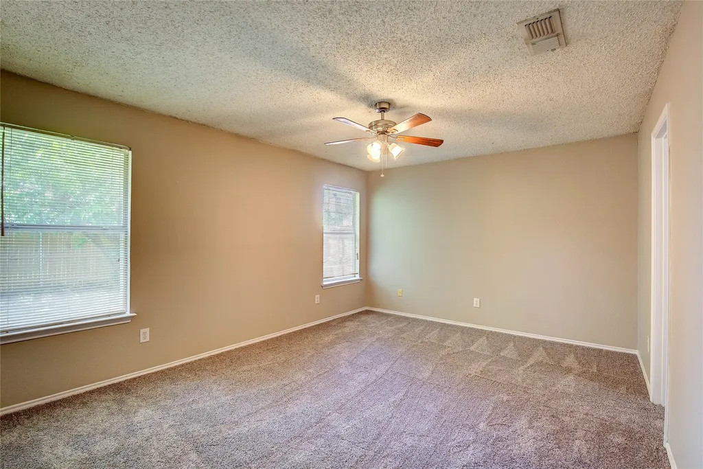 2363 Laurelhill Lane Fort Worth TX 76133
