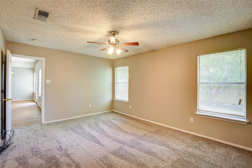 2363 Laurelhill Lane Fort Worth TX 76133