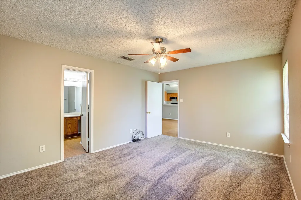 2363 Laurelhill Lane Fort Worth TX 76133