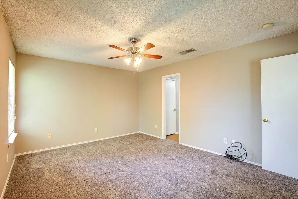 2363 Laurelhill Lane Fort Worth TX 76133