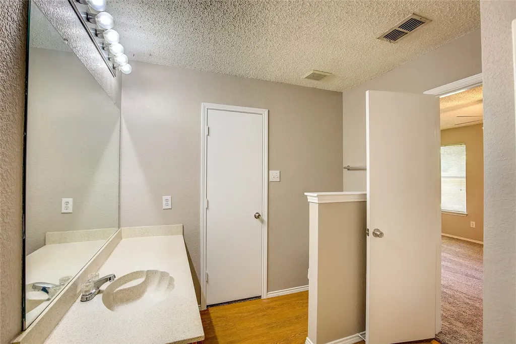2363 Laurelhill Lane Fort Worth TX 76133