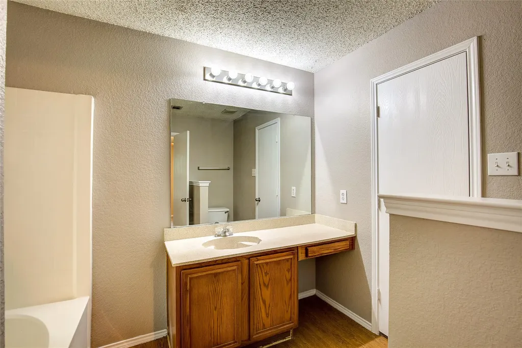 2363 Laurelhill Lane Fort Worth TX 76133