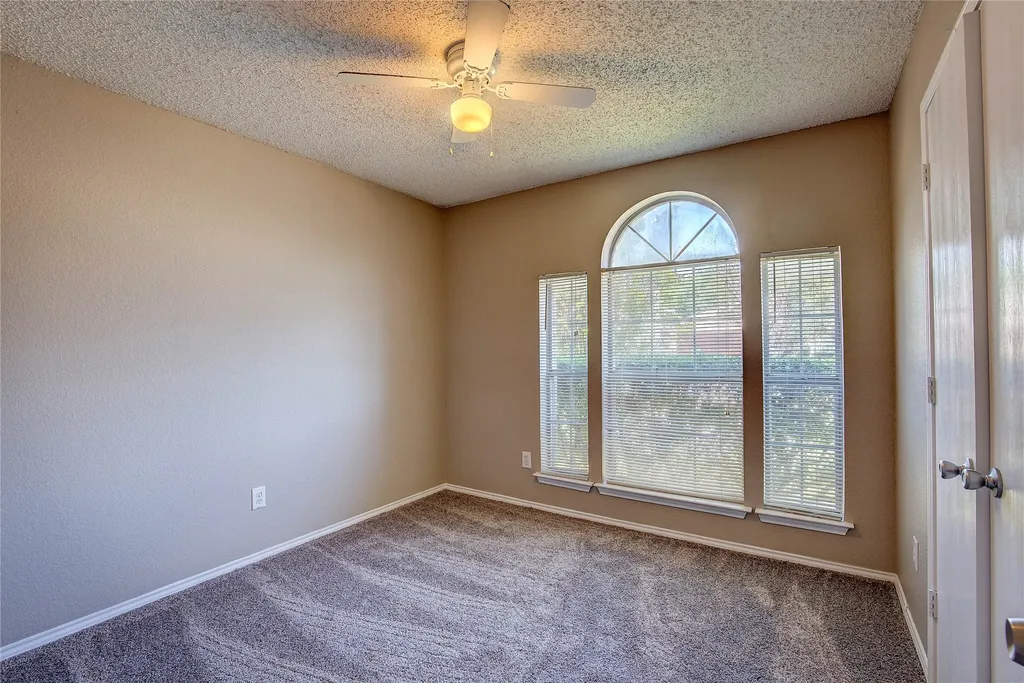 2363 Laurelhill Lane Fort Worth TX 76133
