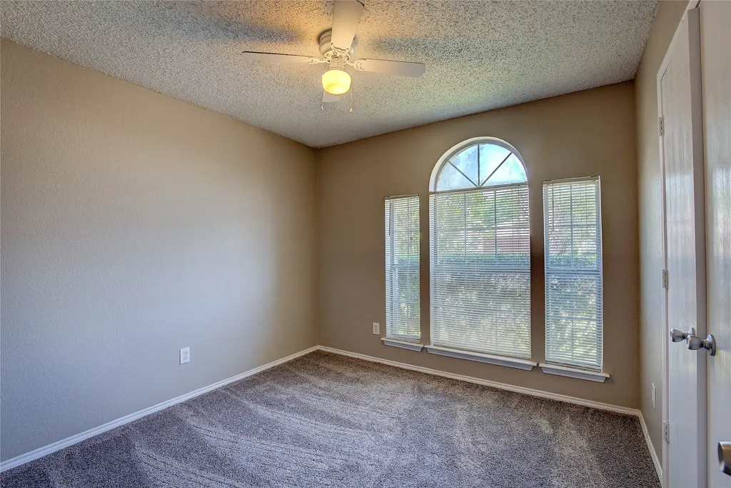 2363 Laurelhill Lane Fort Worth TX 76133