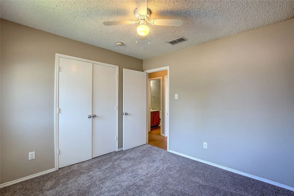 2363 Laurelhill Lane Fort Worth TX 76133