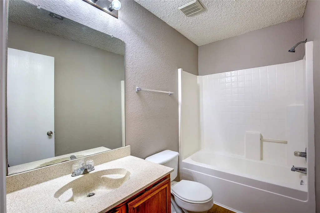 2363 Laurelhill Lane Fort Worth TX 76133