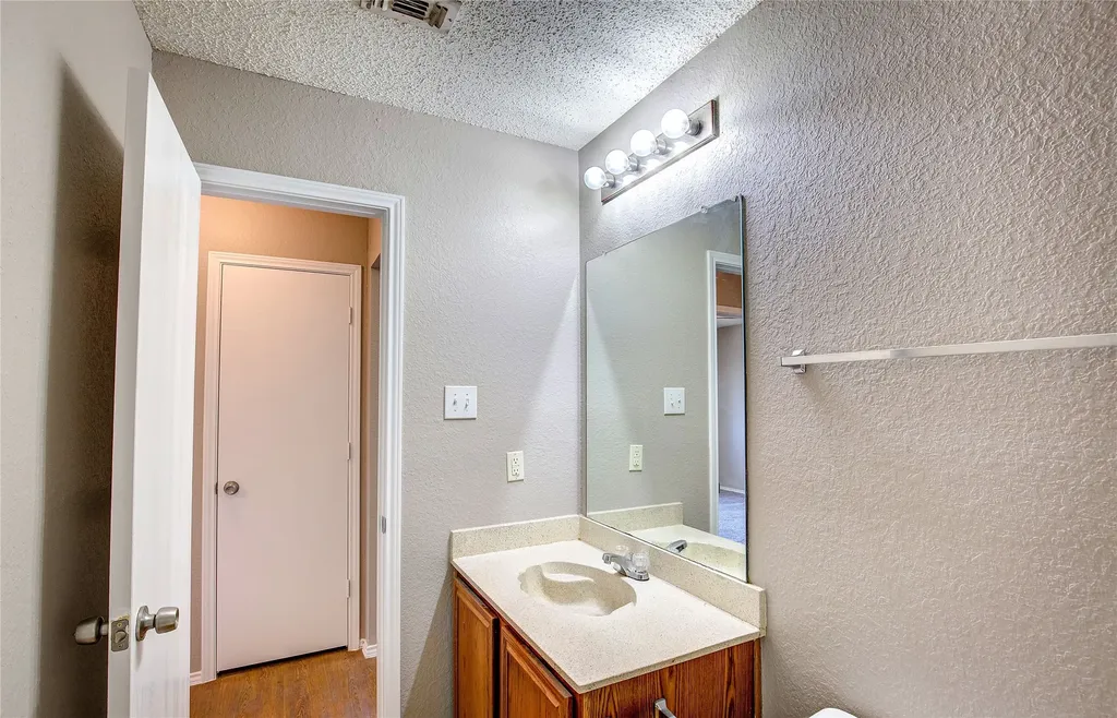 2363 Laurelhill Lane Fort Worth TX 76133