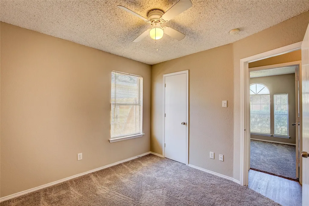 2363 Laurelhill Lane Fort Worth TX 76133