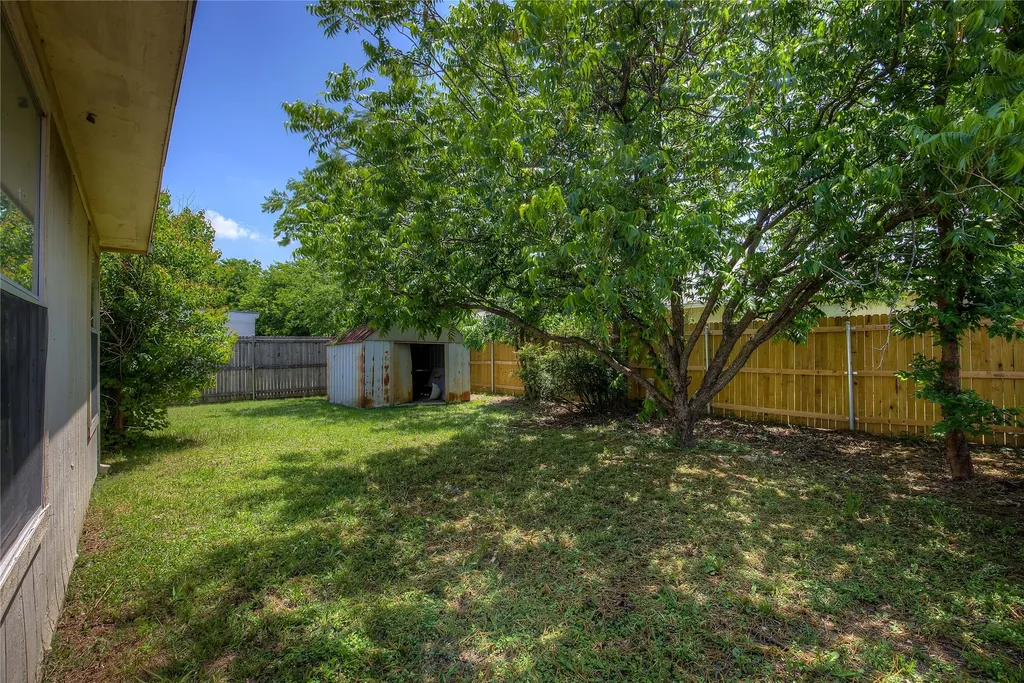 2363 Laurelhill Lane Fort Worth TX 76133