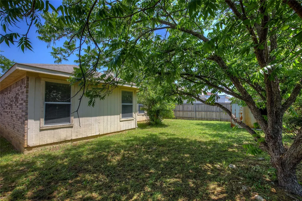 2363 Laurelhill Lane Fort Worth TX 76133