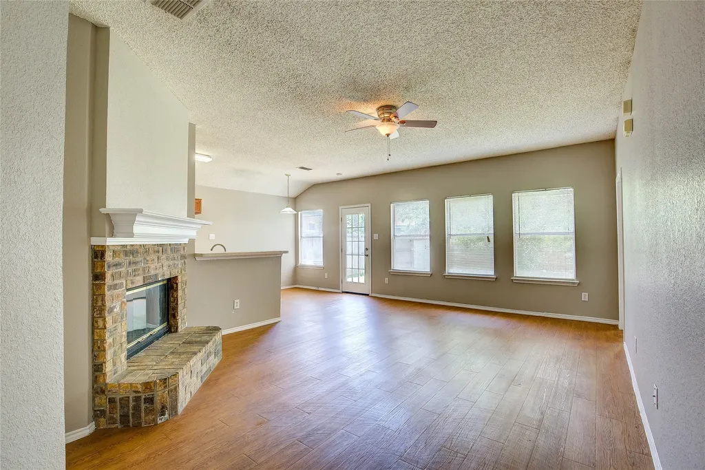 2363 Laurelhill Lane Fort Worth TX 76133