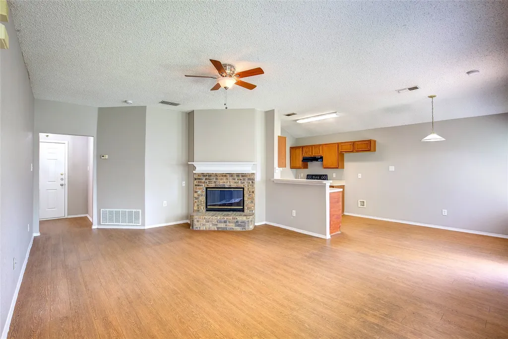 2363 Laurelhill Lane Fort Worth TX 76133